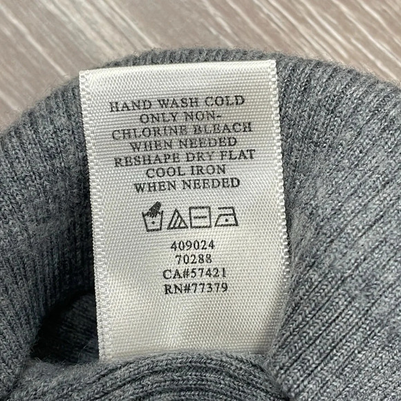 Ann Taylor Extrafine 100% Merino Wool Gray Ruffle Cuff Sweater Ribbed M - Picture 12 of 16